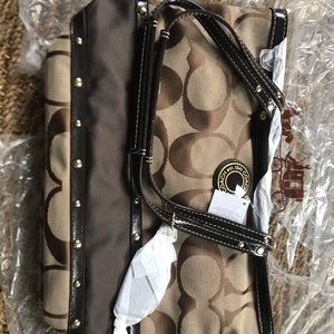 Medium Signature Handbag